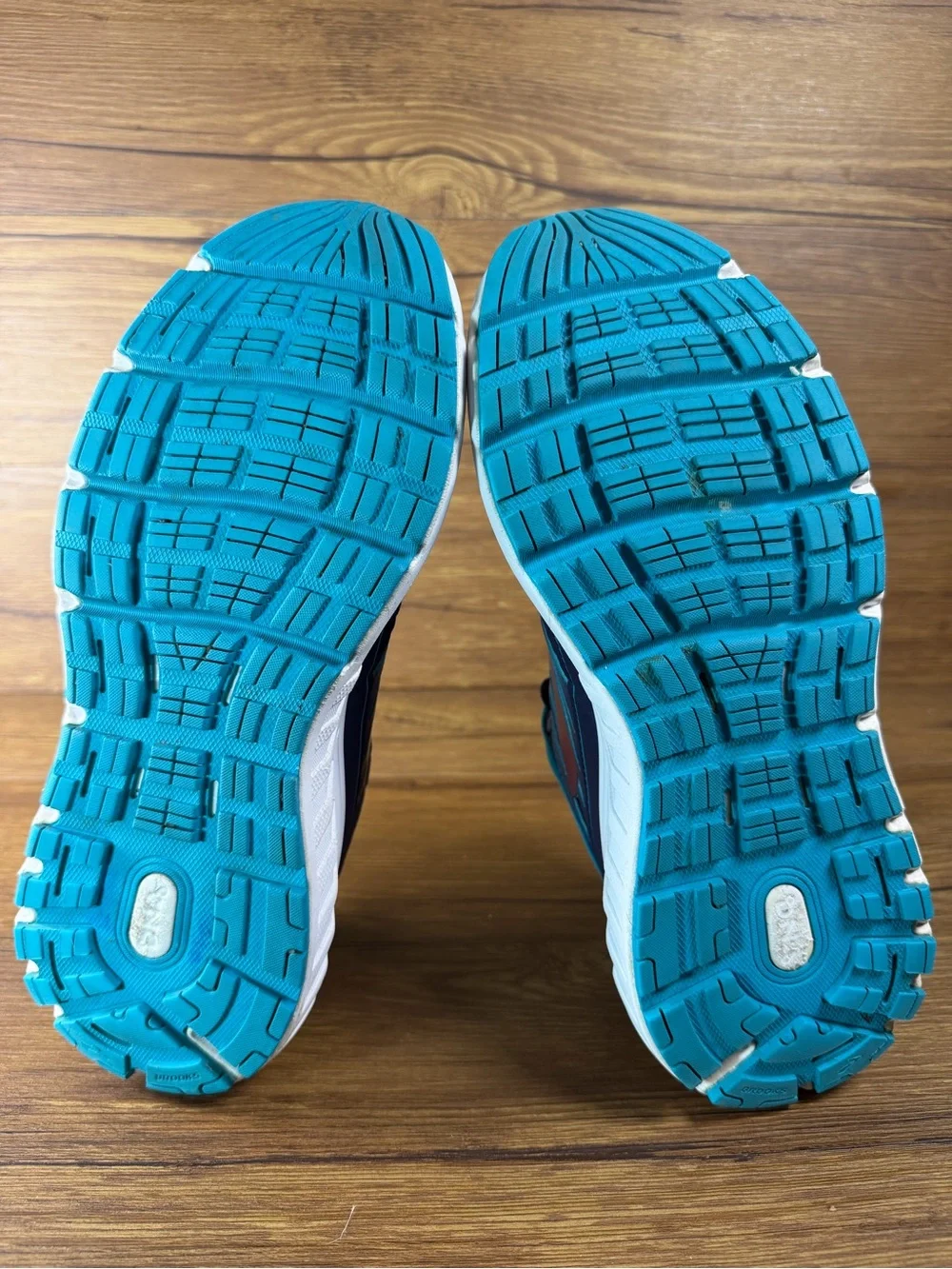 Brooks Addiction 13 Women’s Size 9.5 2E WIDE Walking Running Shoes Sneakers